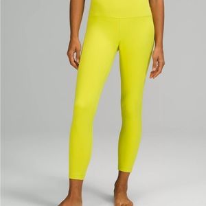 nwt LULULEMON ALIGN™ HIGH-RISE PANT 25"
Yellow Serpentine
Size: 4
